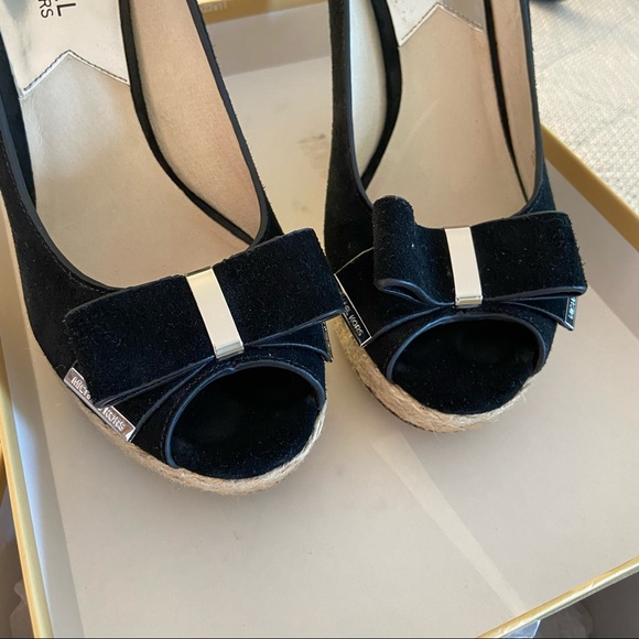 MICHAEL KORS WEDGES, Size 8 1/2 - Picture 7 of 12